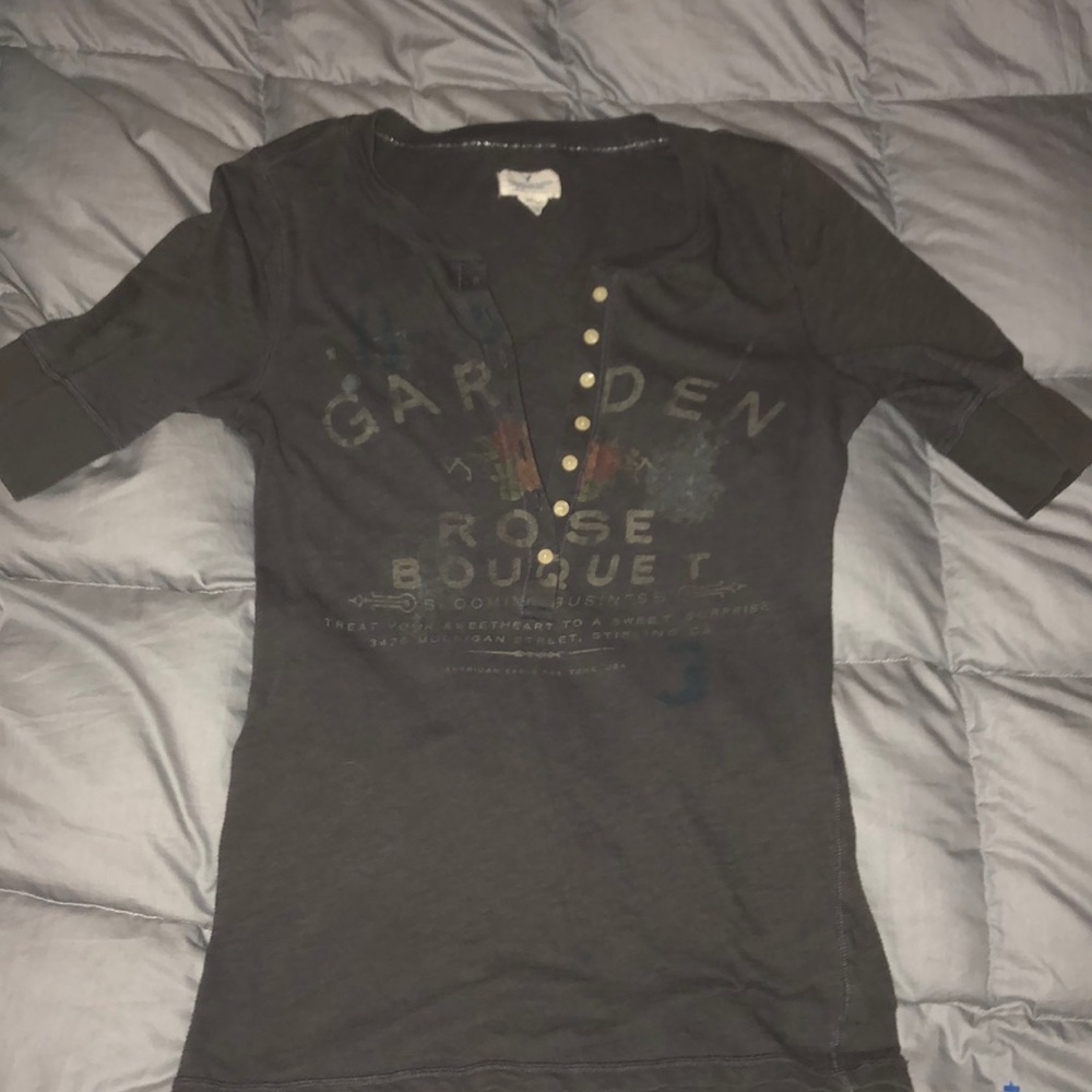 Size medium tight mid sleeve shirt American Eagle